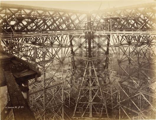Durandelle, 14 janvier 1888, Vue prise des chantiers prise de la 1ère plate-forme : l'échafaudage , photographie, fonds Eiffel, musée d'Orsay/RMN