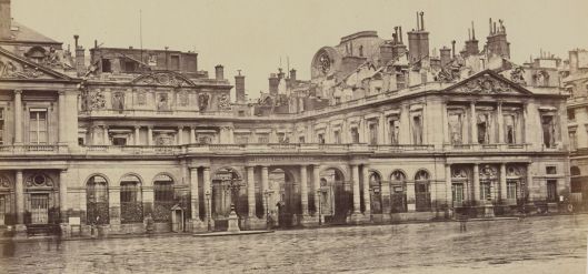 Palais royal incendié pendant la Commune, 1871